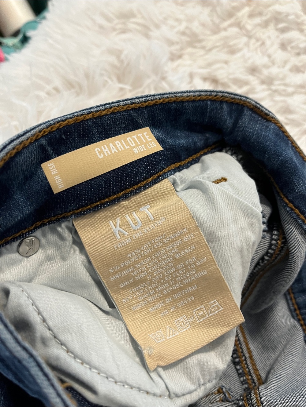 Kut from the Kloth charlotte wide leg 8 - Picture 6 of 9